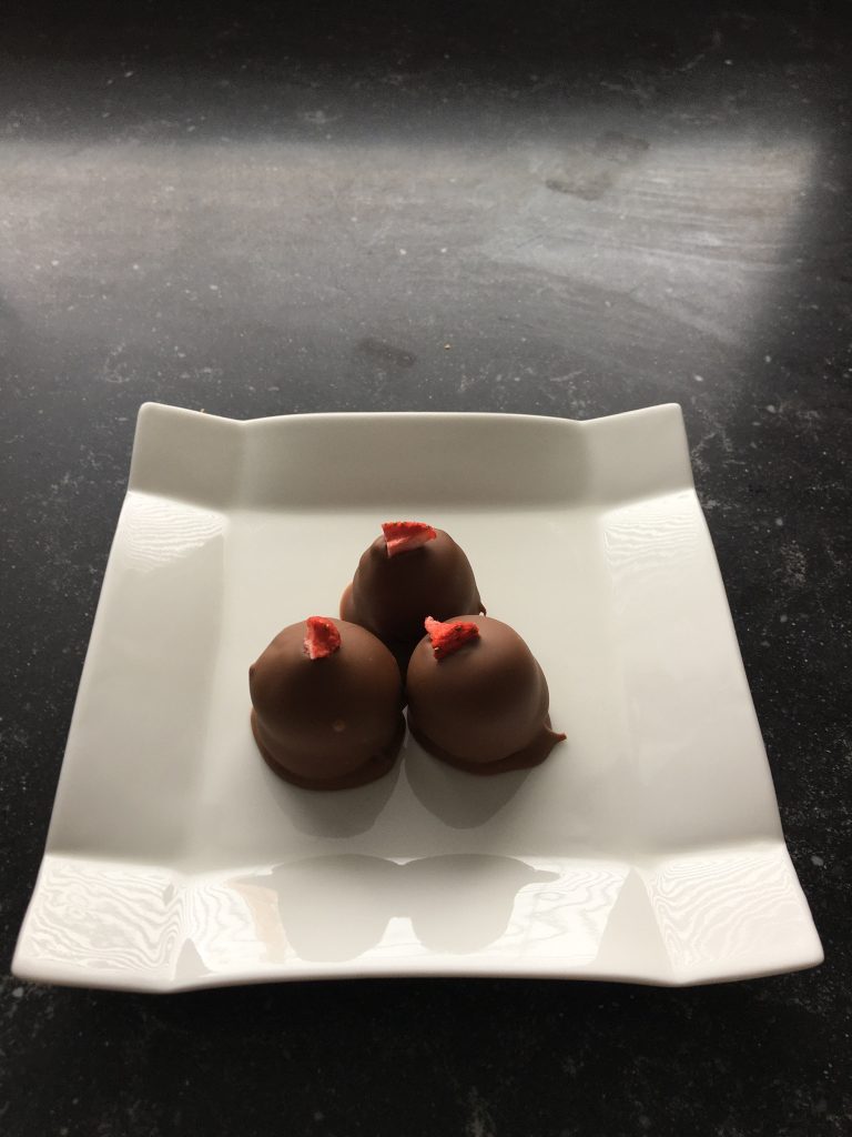 Aardbei slagroom truffels met melkchocolade