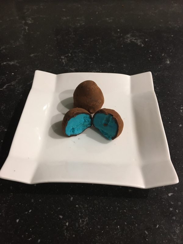 Geboorte slagroomtruffels blauw 27 stuks